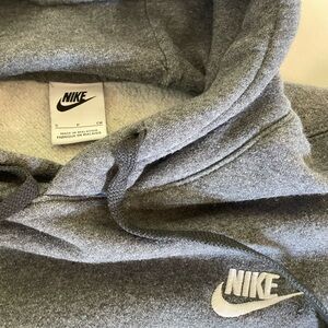 Men Nike Sweatshirt in size Small.